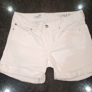 Gap 1969 shorts. Mid rise, white, 4" Inseam